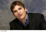  Ashton Kutcher d95  photo célébrité