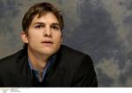  Ashton Kutcher d87  photo célébrité