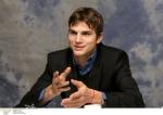  Ashton Kutcher d83  photo célébrité