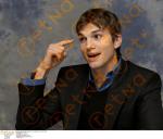  Ashton Kutcher d159  photo célébrité