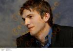  Ashton Kutcher d157  photo célébrité