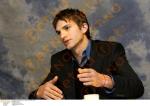  Ashton Kutcher d156  photo célébrité