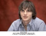  Ashton Kutcher d154  photo célébrité