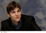  Ashton Kutcher d151  photo célébrité