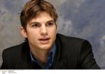  Ashton Kutcher d118  photo célébrité